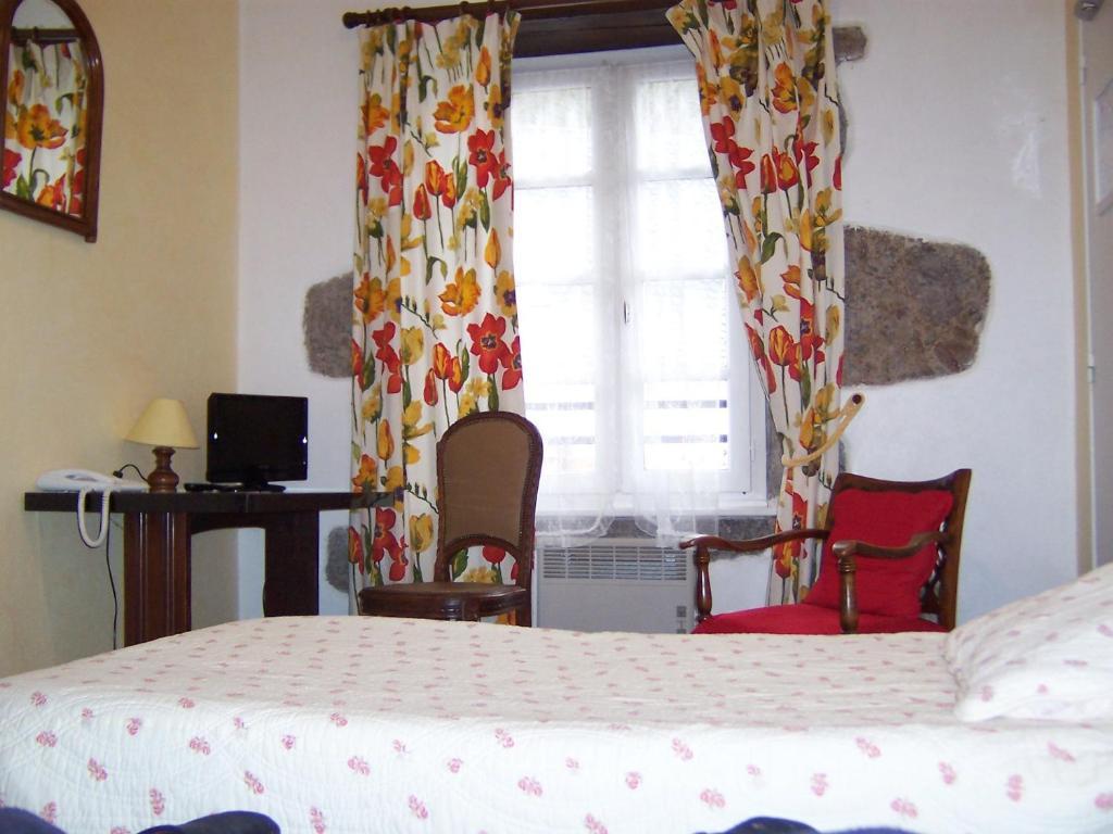 Auberge Hotel De Tournemire - Cantal Habitación foto